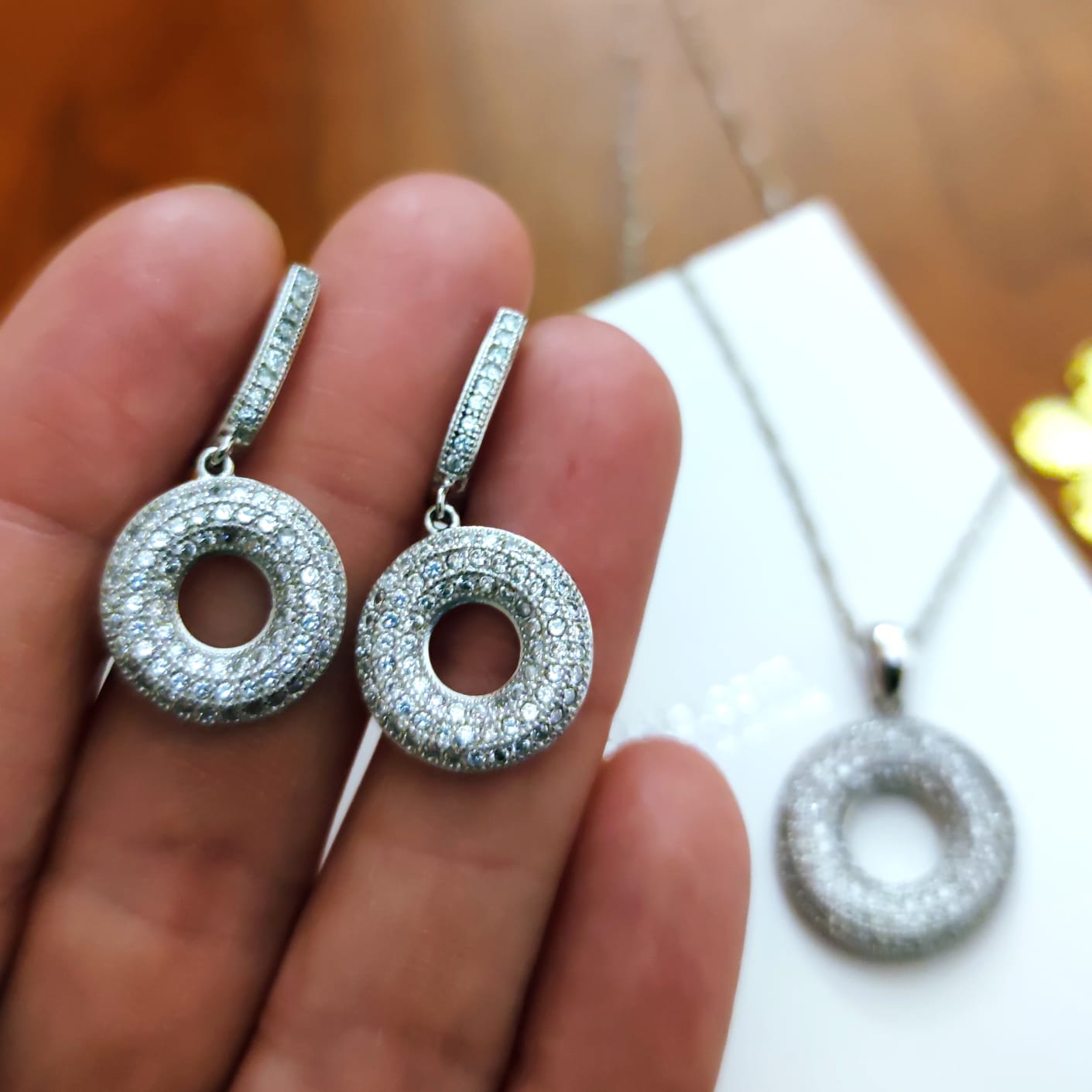 Juego Pendientes y Collar donut de Plata rodiada y Circonitas 4