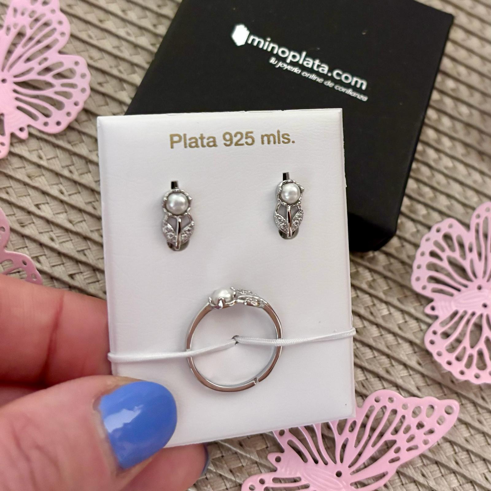 Juego Pendientes y Sortija ajustable flor de Plata rodiada con Perlas de río y Circonitas 1