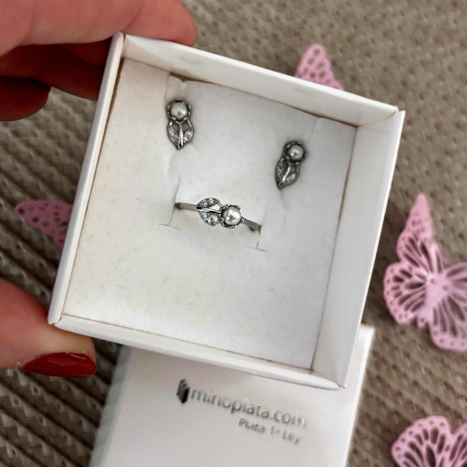 Juego Pendientes y Sortija ajustable flor de Plata rodiada con Perlas de río y Circonitas 3
