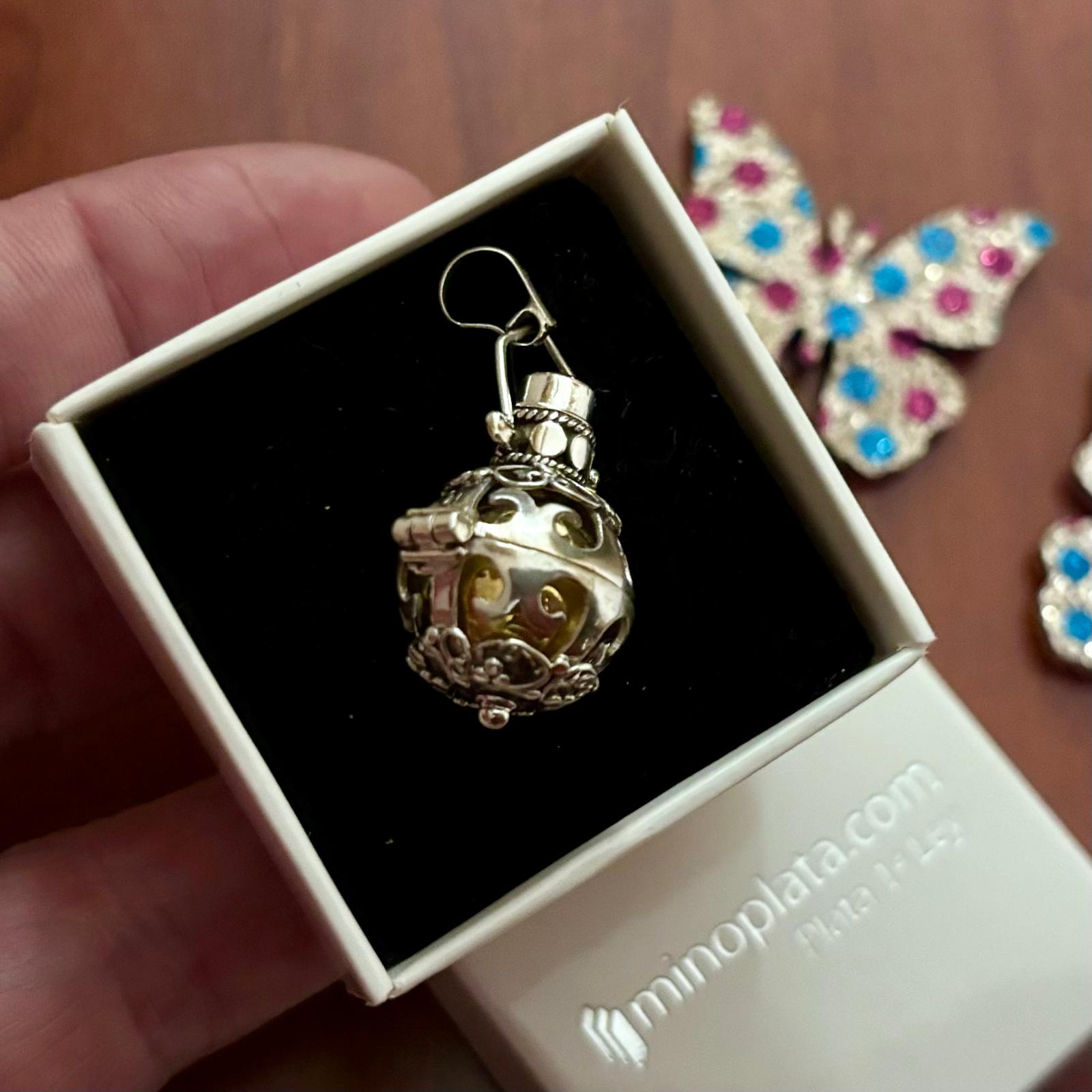 Llamador de ángeles 16mm jaula de Plata de ley calada y bola dorada