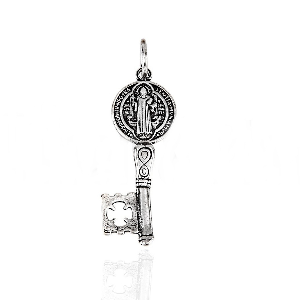 Colgante Llave de San Benito de Plata vieja 30mm