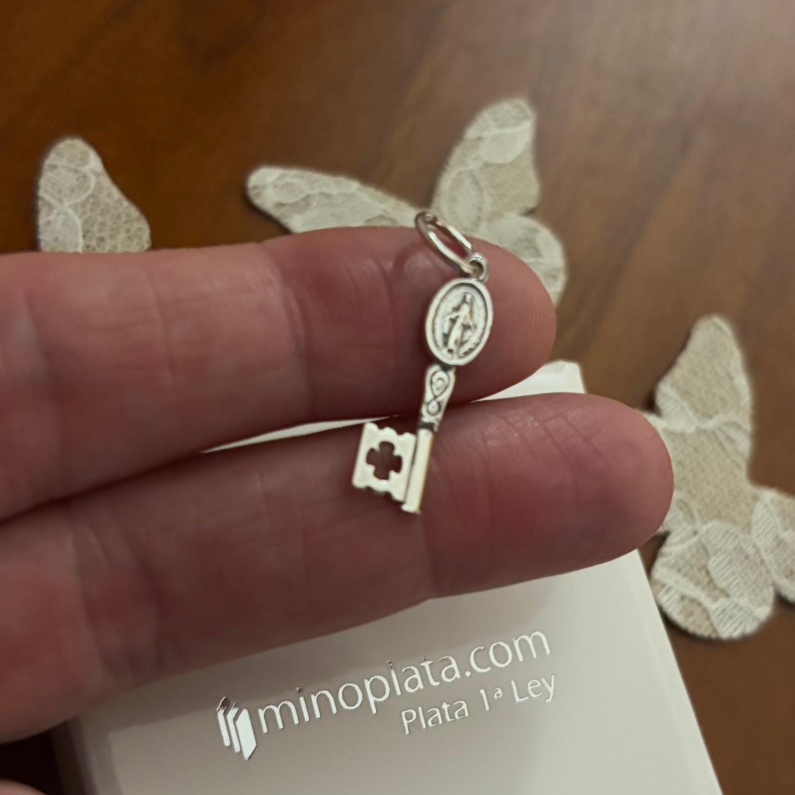 Colgante Llave de la Inmaculada Concepción en Plata de ley envejecida 21mm 2