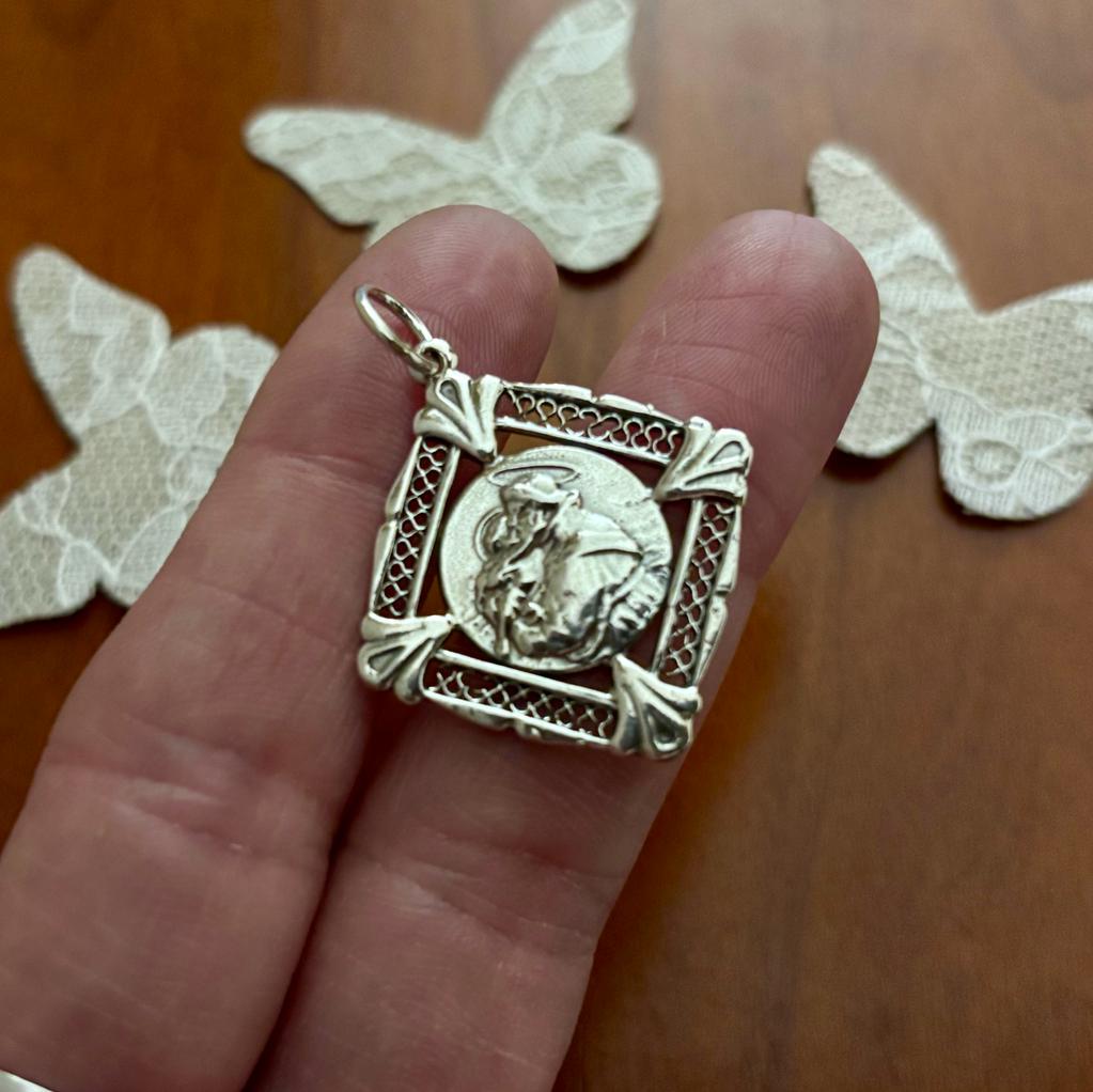 Medalla calada de San Antonio de Plata de ley envejecida 2
