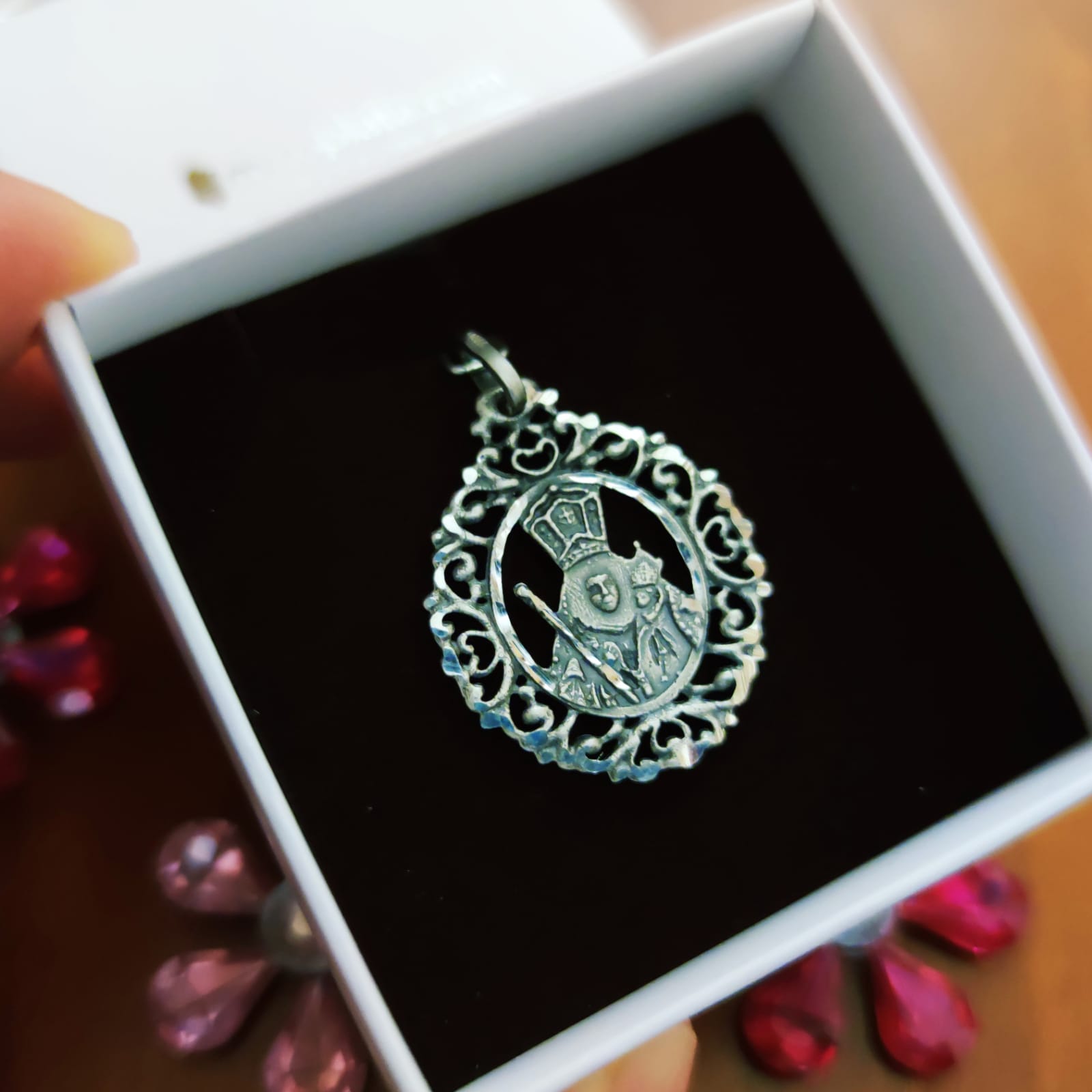 Medalla ovalada Virgen de la Cabeza de Plata de ley vieja calada 4