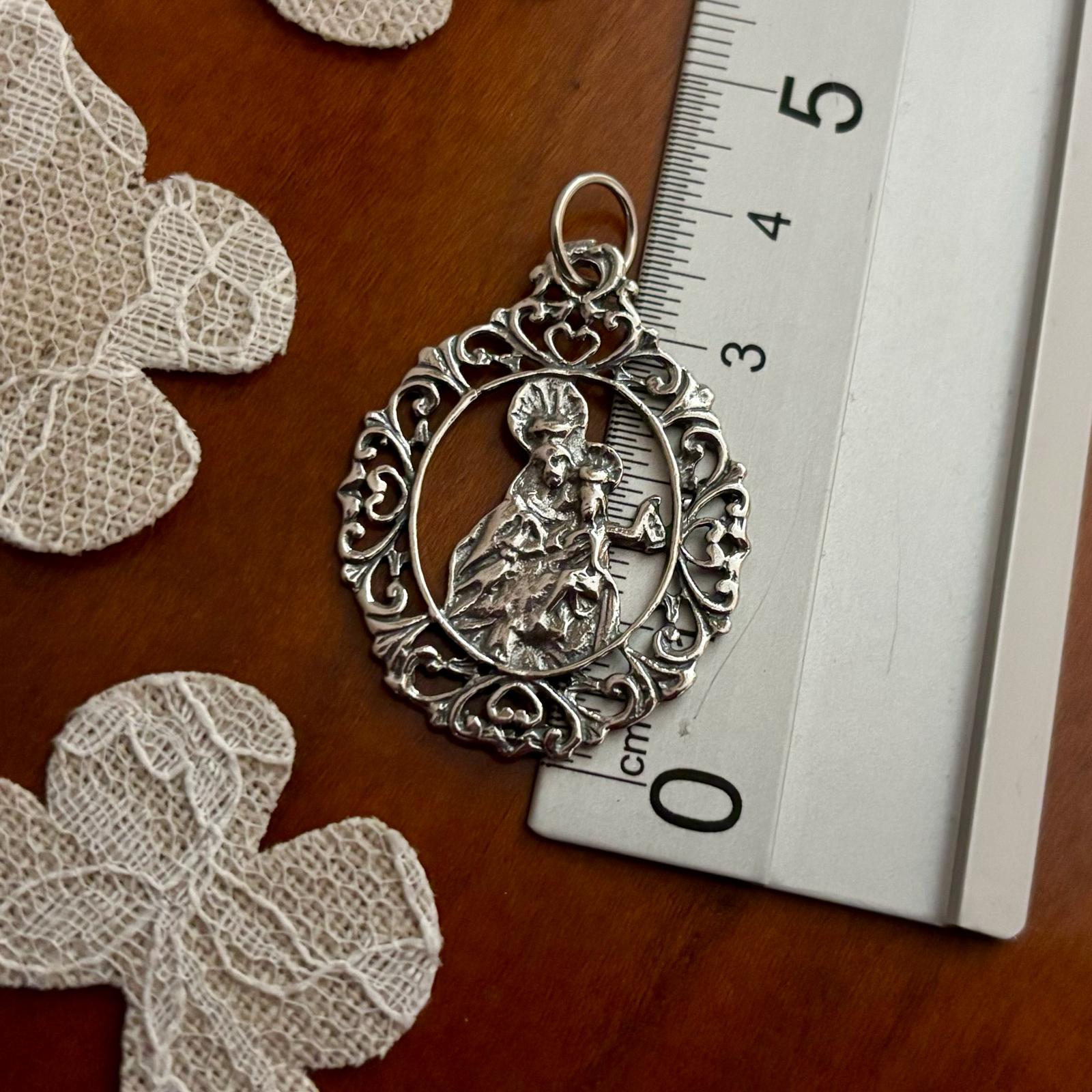 Medalla de la Virgen del Carmen de Plata de ley vieja y calada