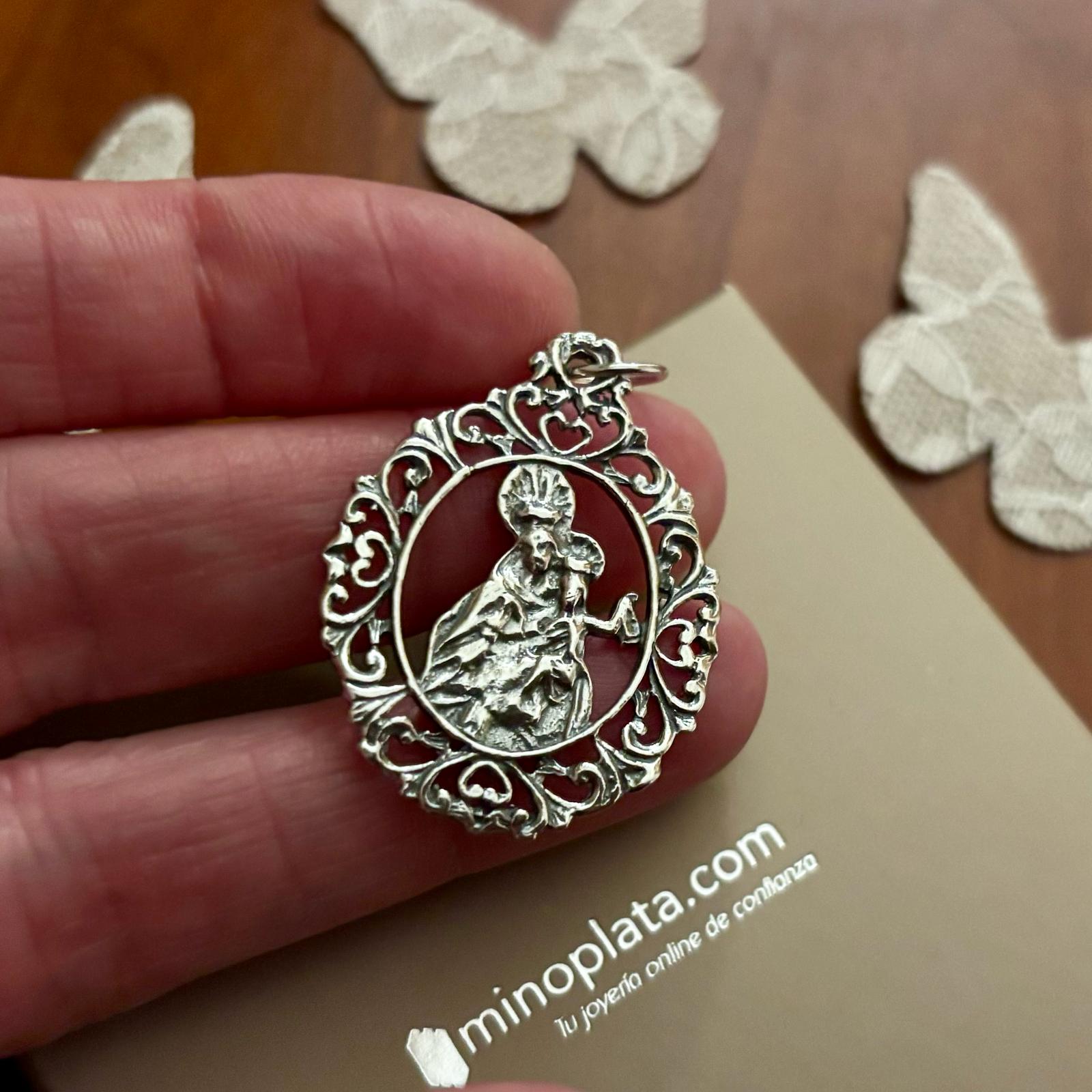 Medalla de la Virgen del Carmen de Plata de ley vieja y calada 3