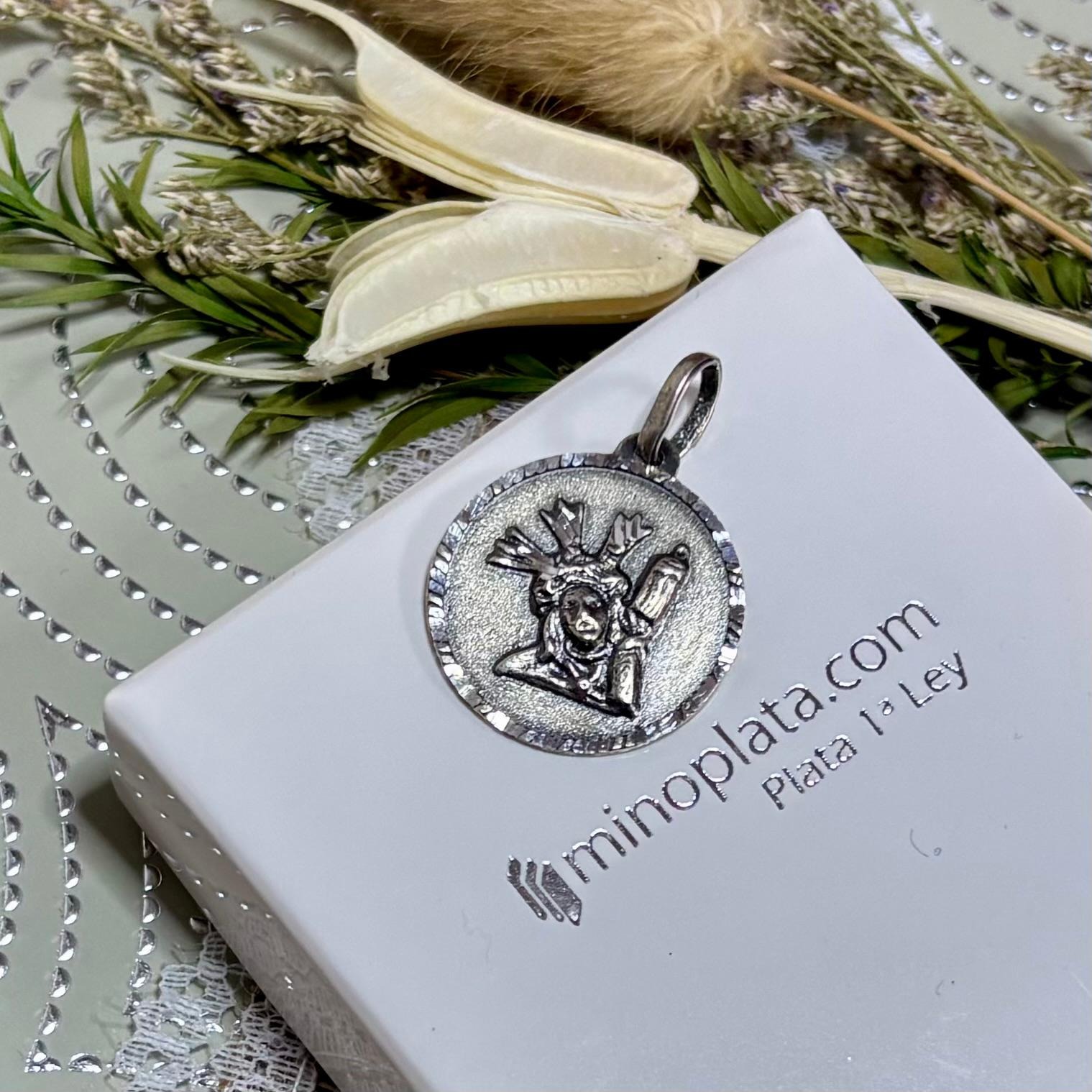 Medalla Cristo del Gran Poder 28mm de Plata de ley envejecida 2