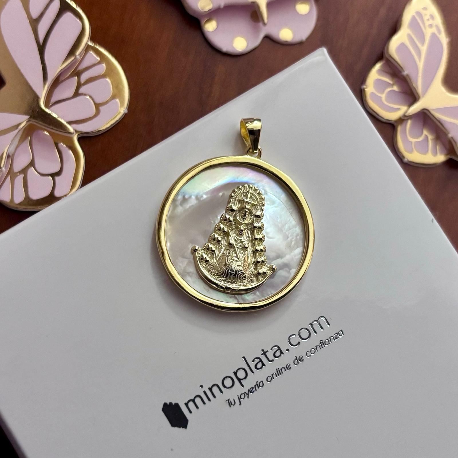 Medalla Virgen del Rocío de Plata dorada y Nácar 26mm 3
