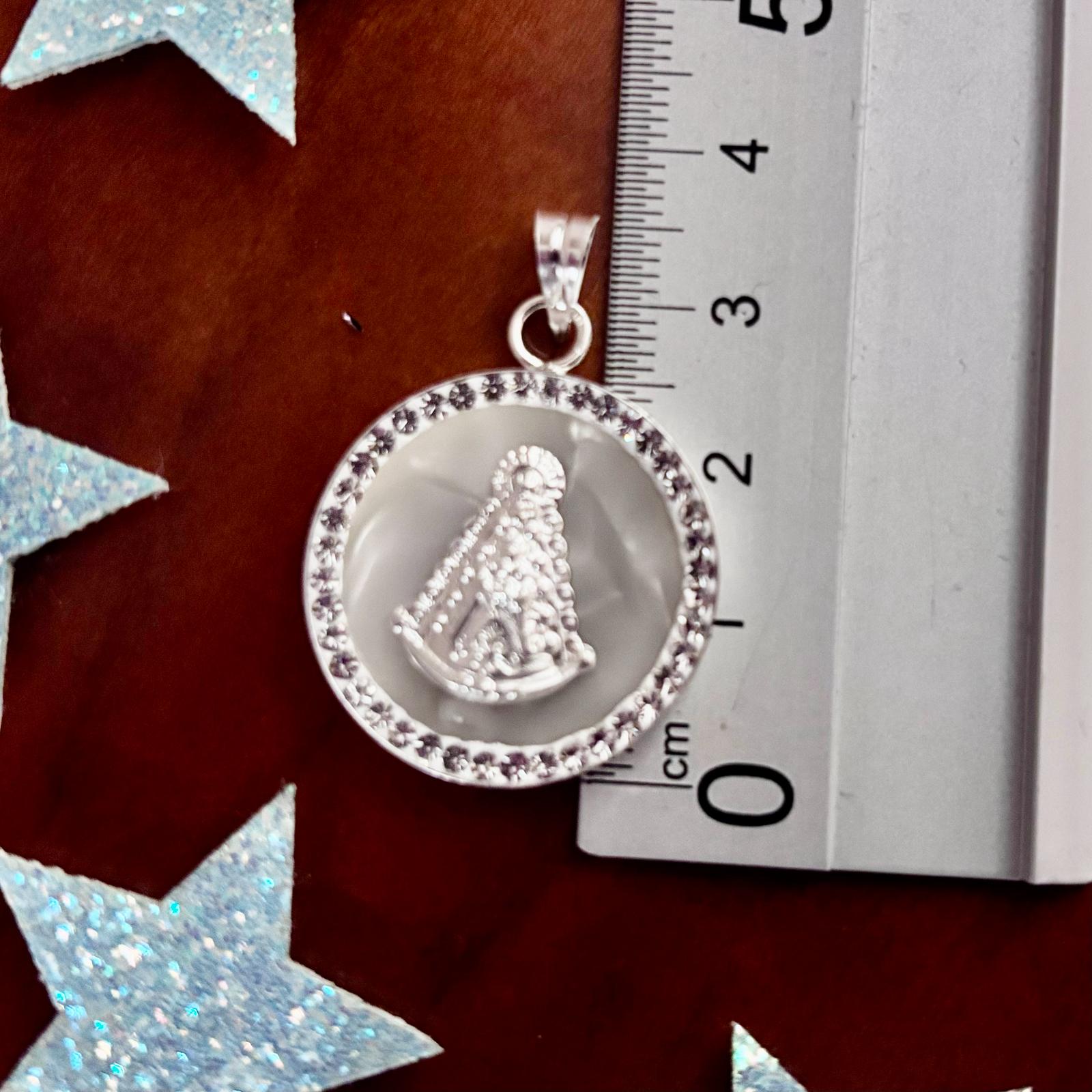 Medalla Virgen del Rocío en Plata de ley y Nácar con cerco Circonitas