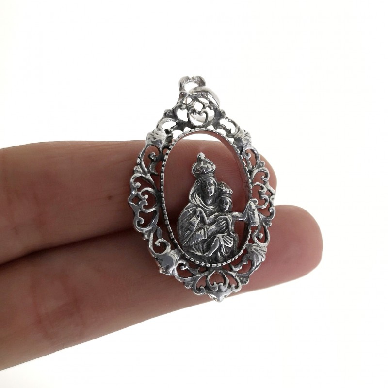 Medalla calada Virgen del Carmen de Plata de ley envejecida 1