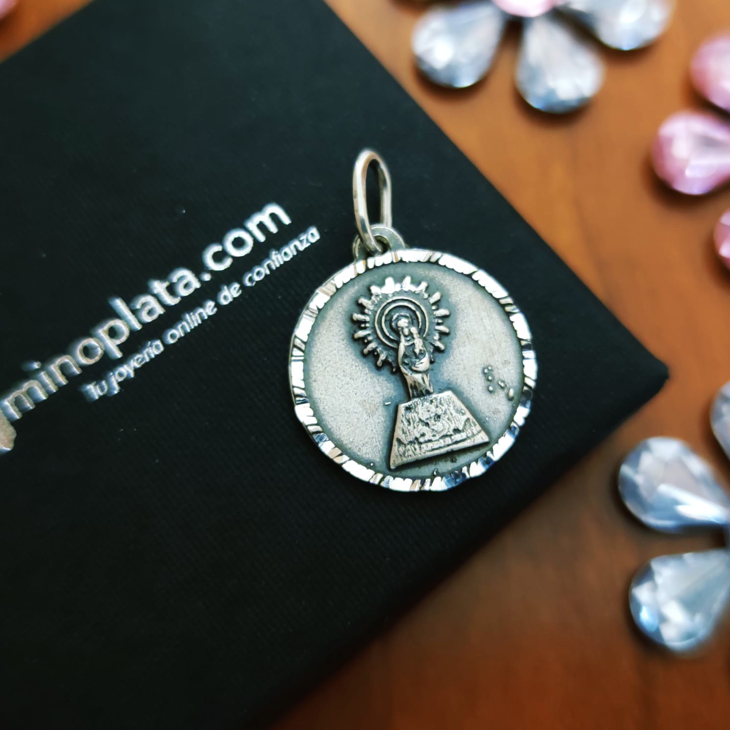 Medalla Virgen del Pilar 20 Mm. de Plata de ley envejecida 3