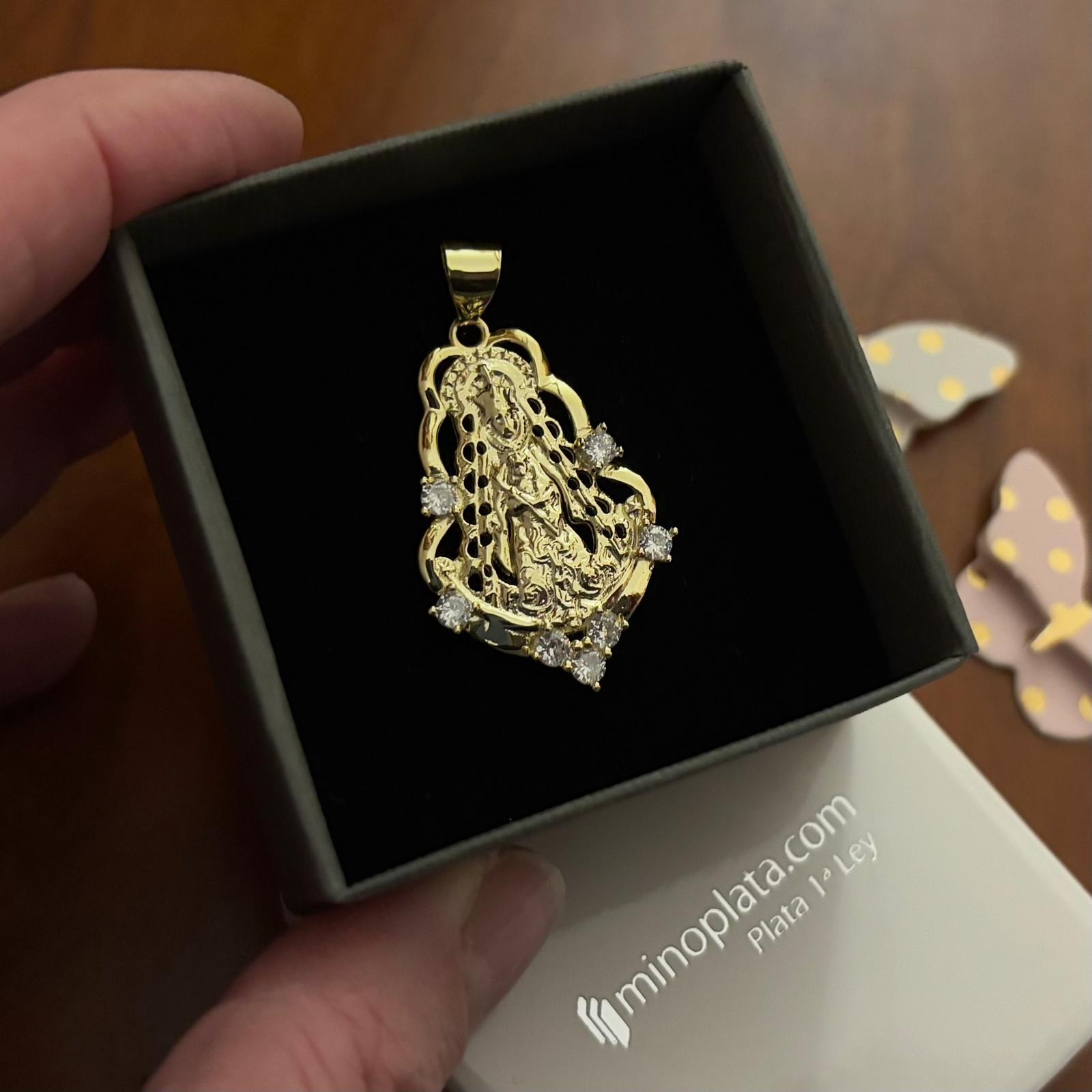 Medalla silueta Virgen del Rocío de Plata de ley chapada en Oro con Circonitas 2