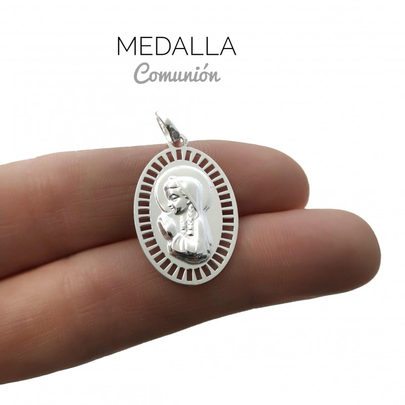 Medalla ovalada de Plata de ley calada con la Virgen Niña 1