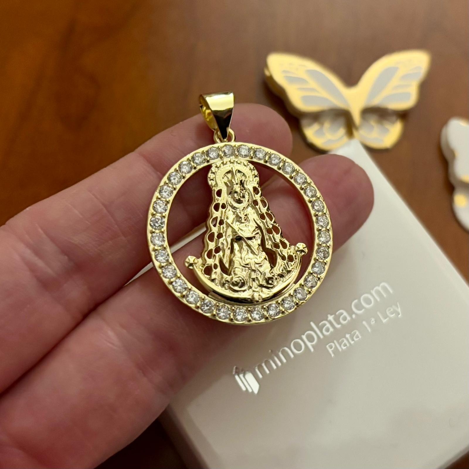 Medalla calada Virgen del Rocío de Plata de ley chapada en Oro con cerco de Circonitas 30mm 2