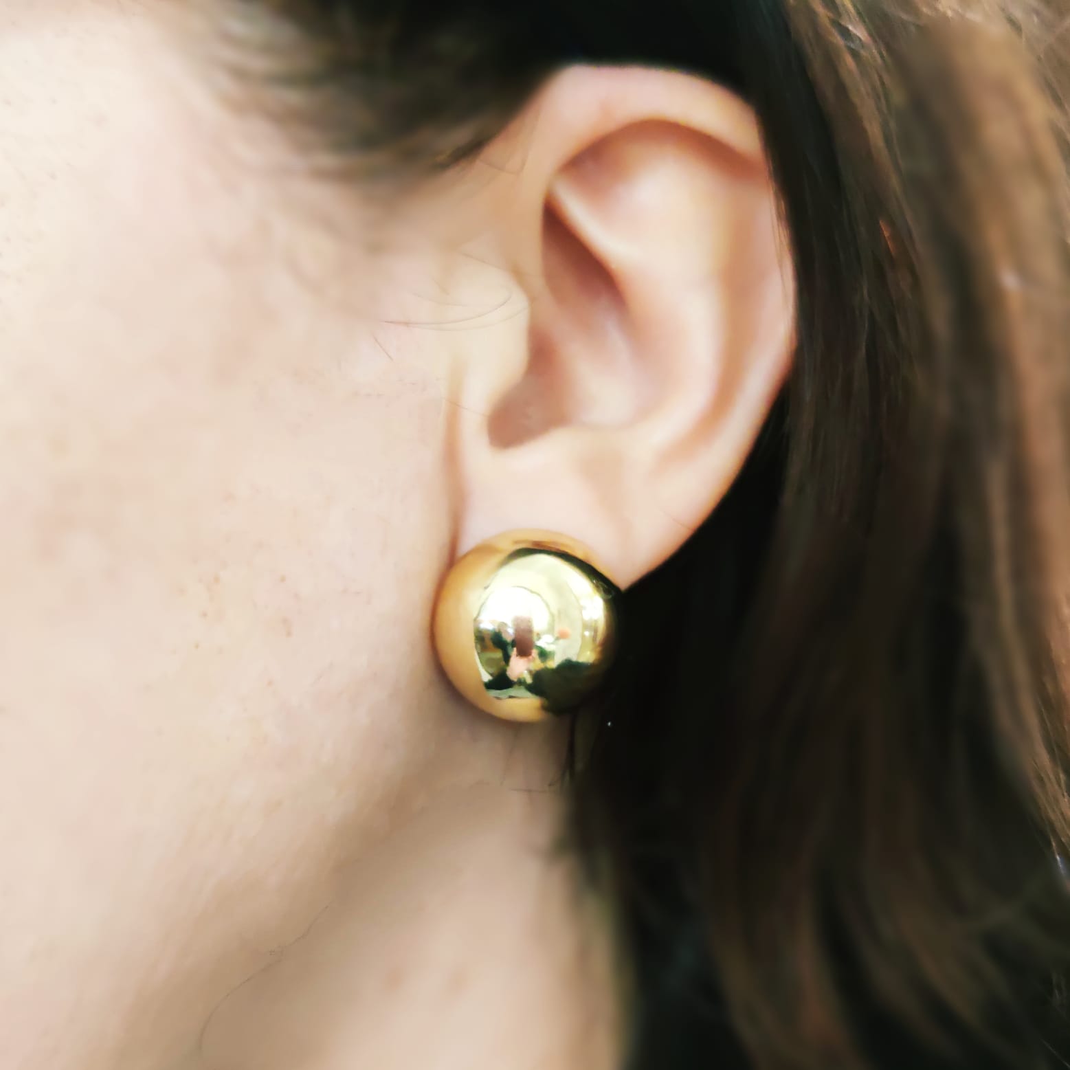 Pendientes media bola 20 Mm. Plata dorada cierre omega 4