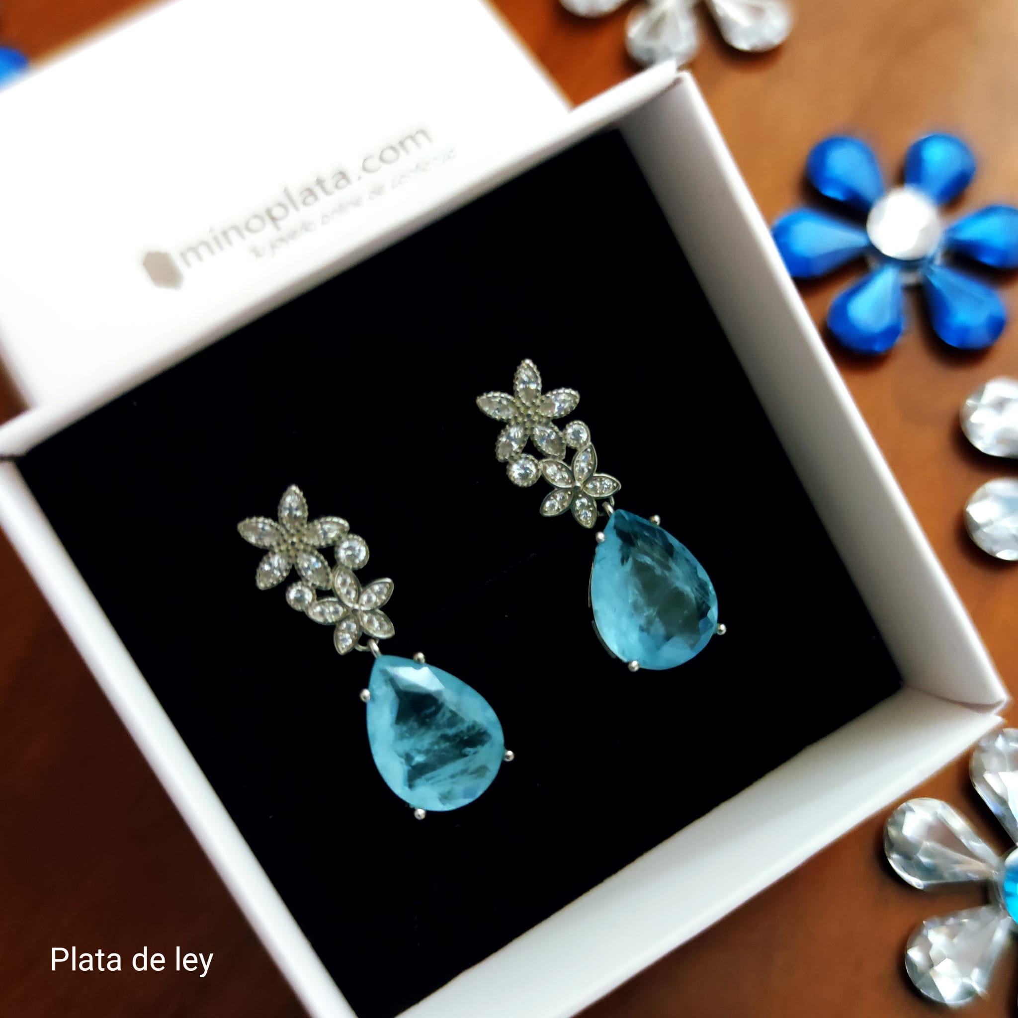 Pendientes circonitas lágrima azul con flores en Plata de ley