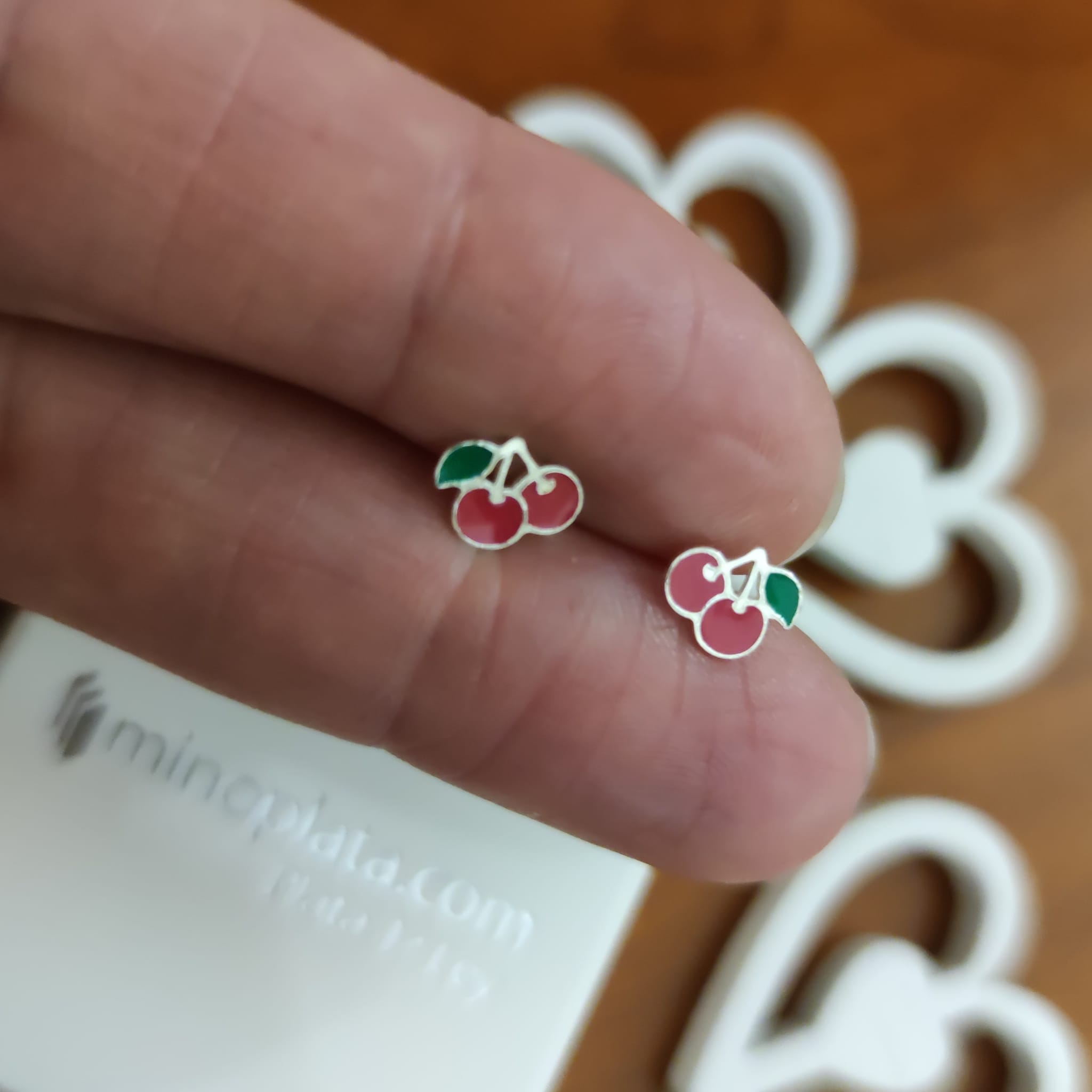 Pendientes infantiles cerezas de Plata con cierre seguridad rosca_1