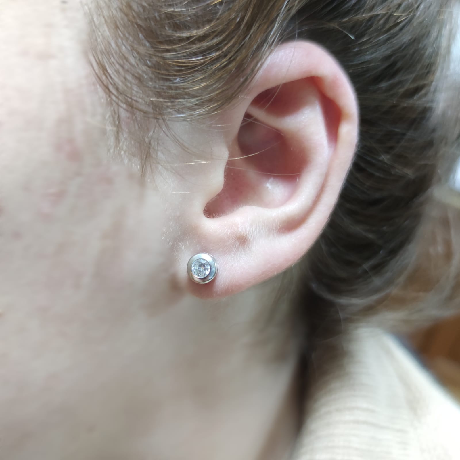 Pendientes chaton de Plata con Circonita 4 Mm. para bebés 3