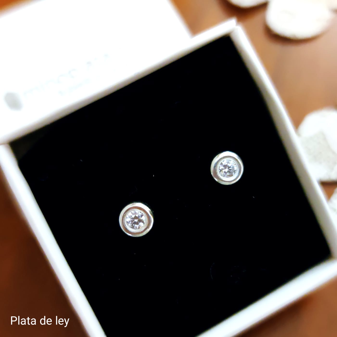 Pendientes infantiles Plata y Circonita 3mm con cierre rosca seguridad