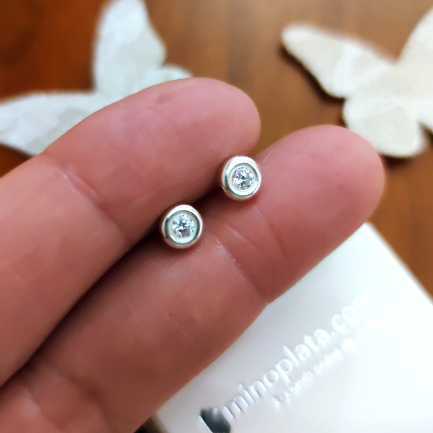 Pendientes infantiles Plata y Circonita 3mm con cierre rosca seguridad 2