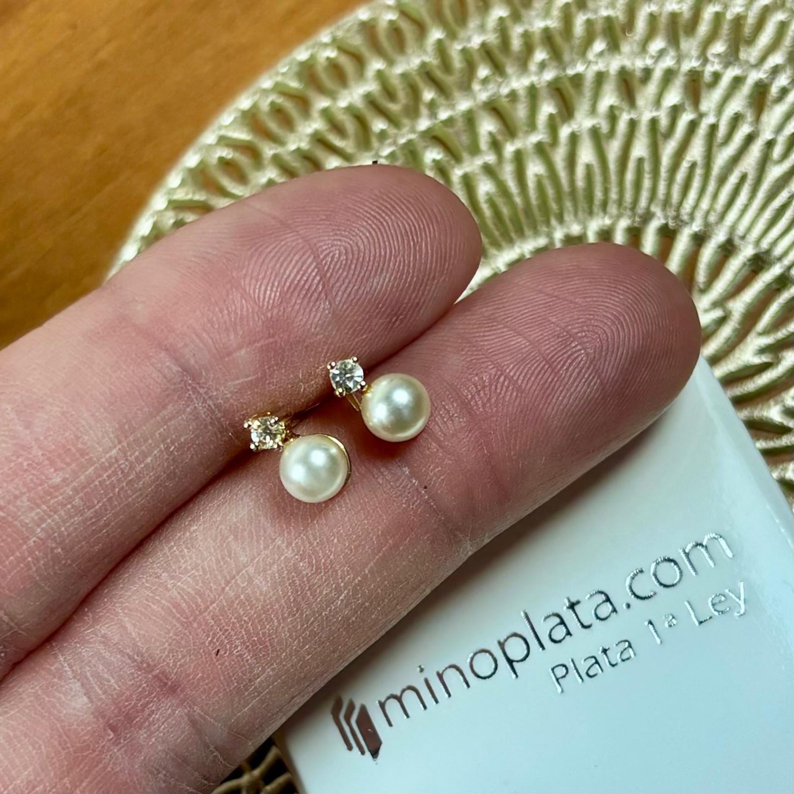 Pendientes Perlas japonesas 4mm en Plata de ley chapada dorada 1