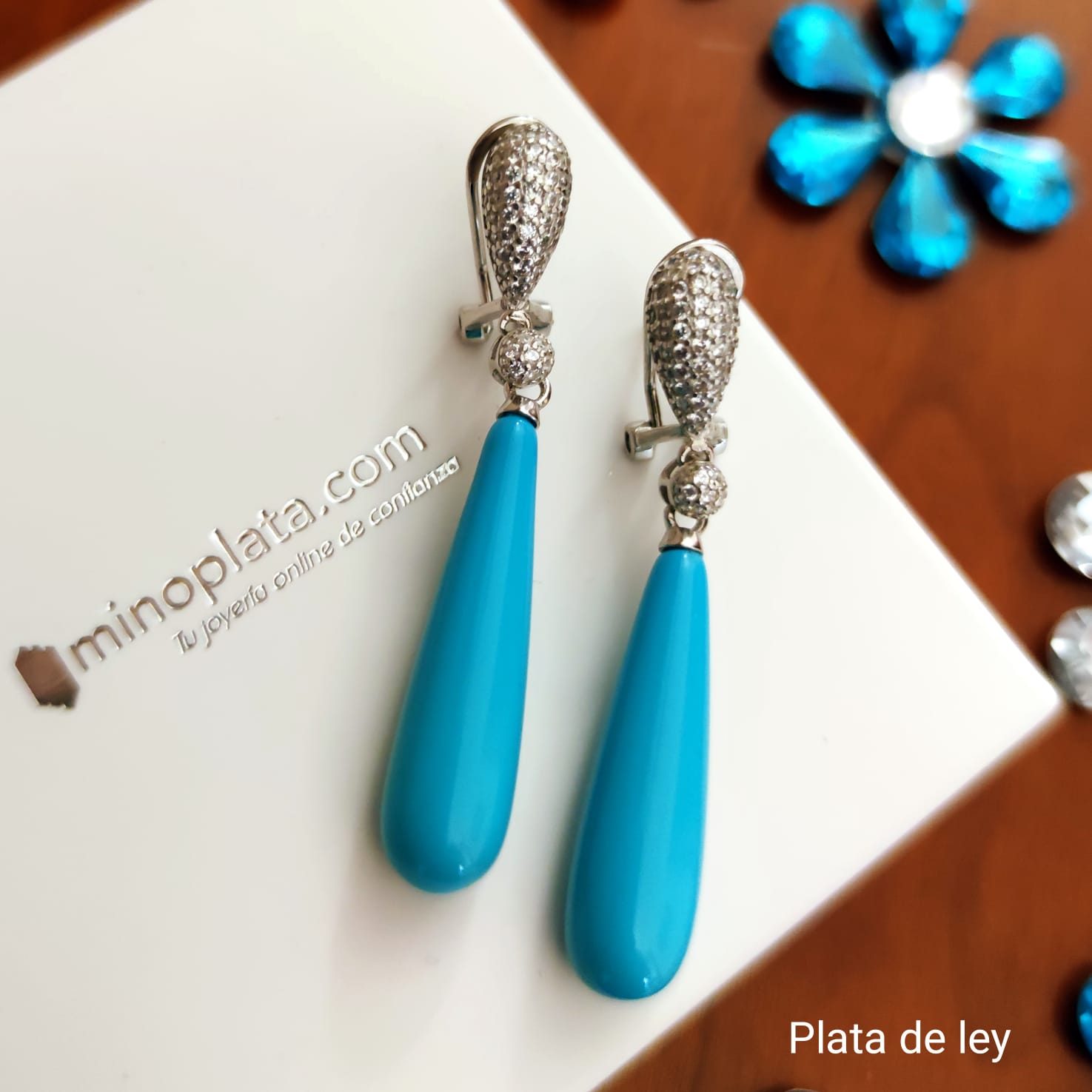 Pendientes lágrima color turquesa y Plata de ley cierre omega 2