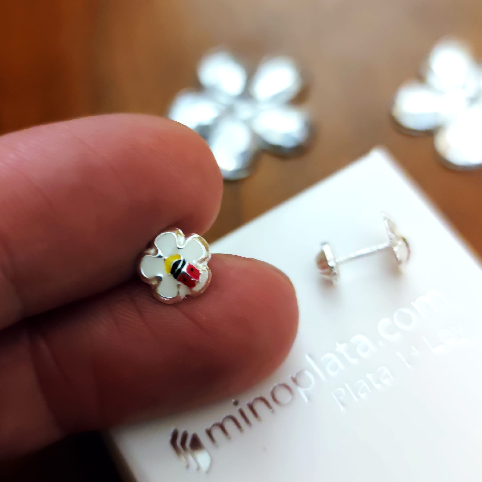 Pendientes para bebés flor y mariquita de Plata de ley 1