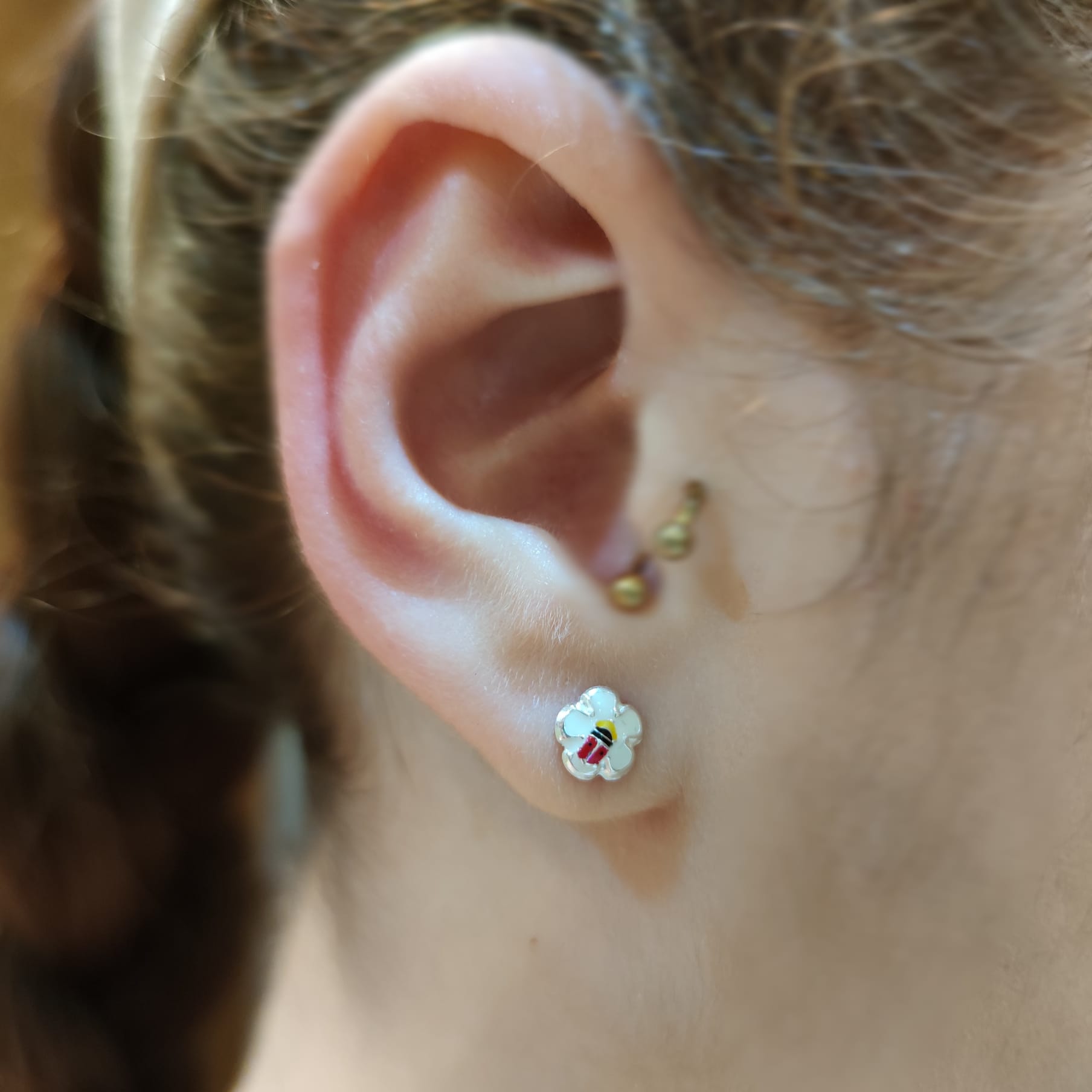 Pendientes para bebés flor y mariquita de Plata de ley 2