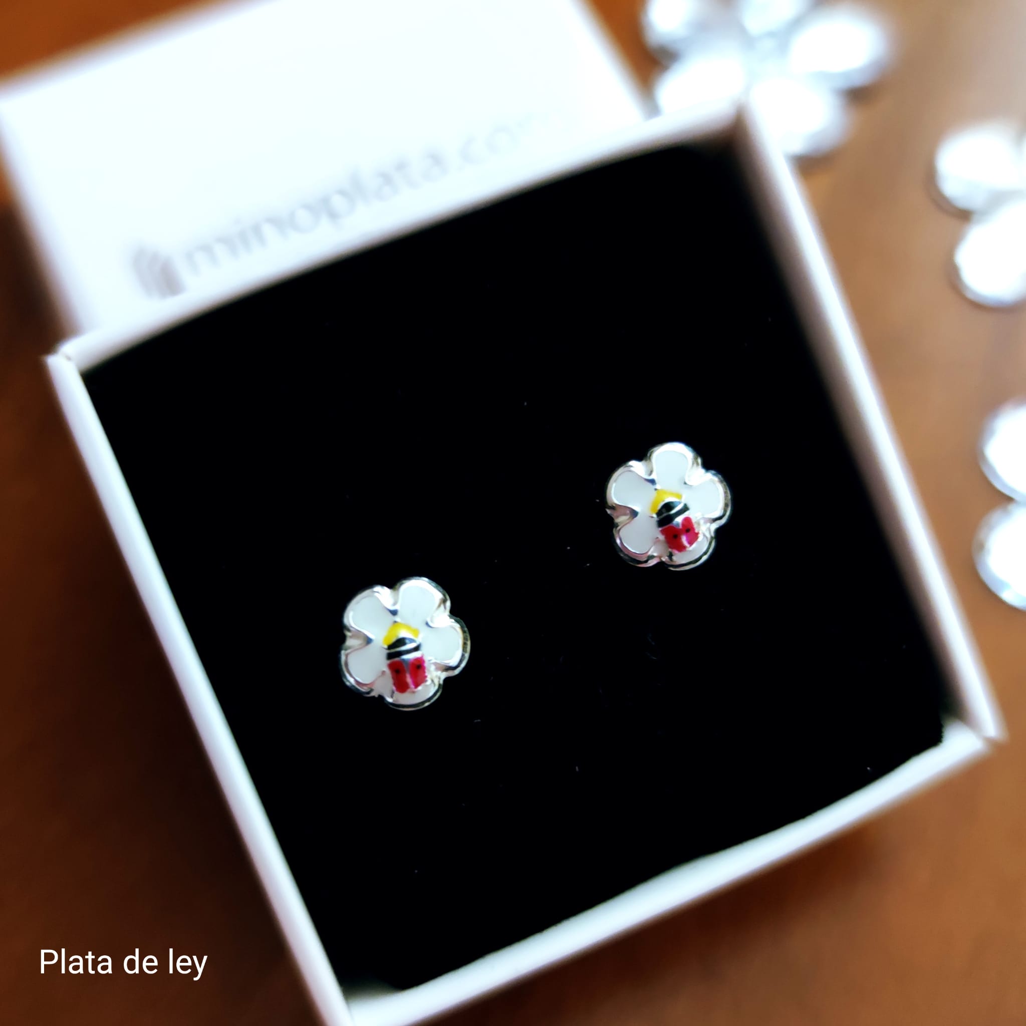 Pendientes para bebés flor y mariquita de Plata de ley 3
