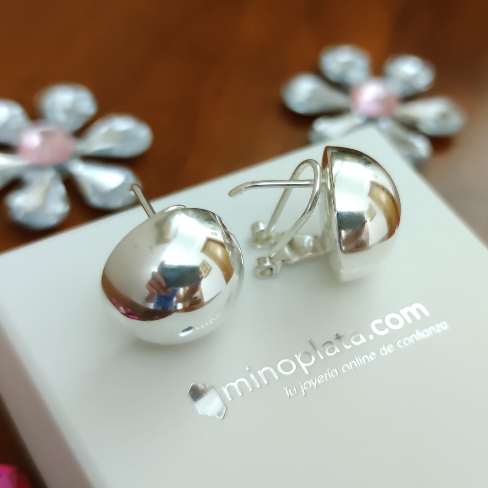 Pendientes en Plata de Ley Media Bola 16 Mm. con cierre omega 2