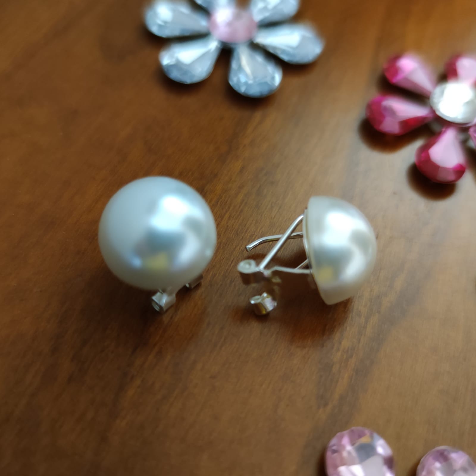 Pendientes Plata media Perla sintética 14 Mm. diám cierre omega 2