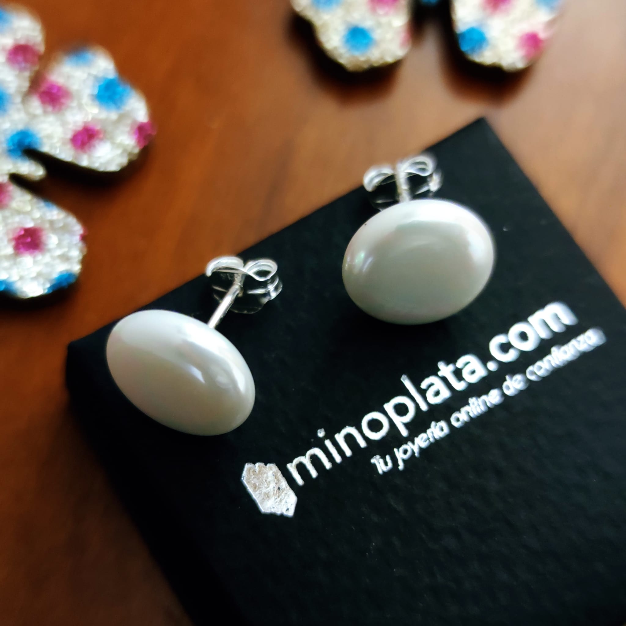 Pendientes de Plata de ley y Perlas shell planas 12 Mm. 2