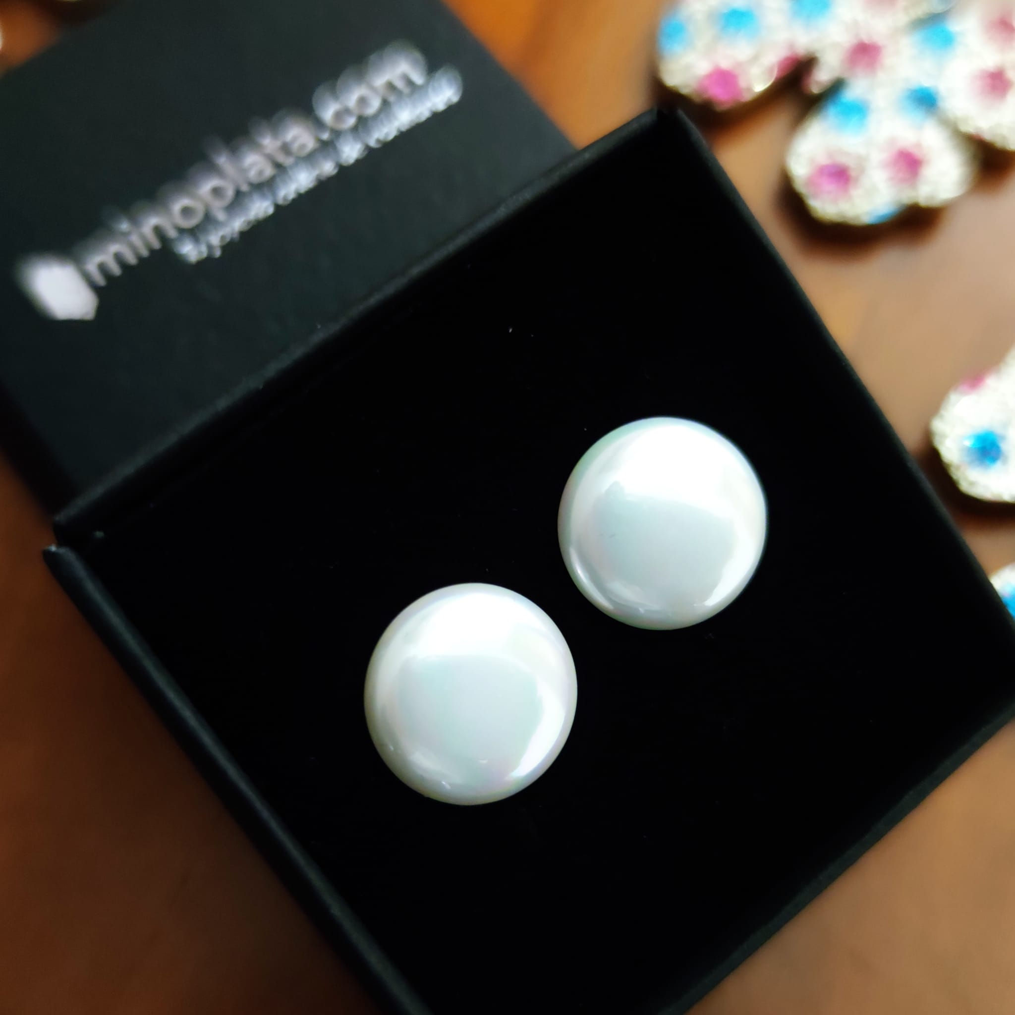 Pendientes de Plata de ley y Perlas shell planas 12 Mm. 1