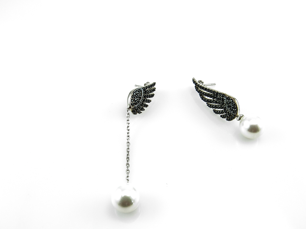 Pendientes asimétricos alas con Perlas y Circonitas en Plata