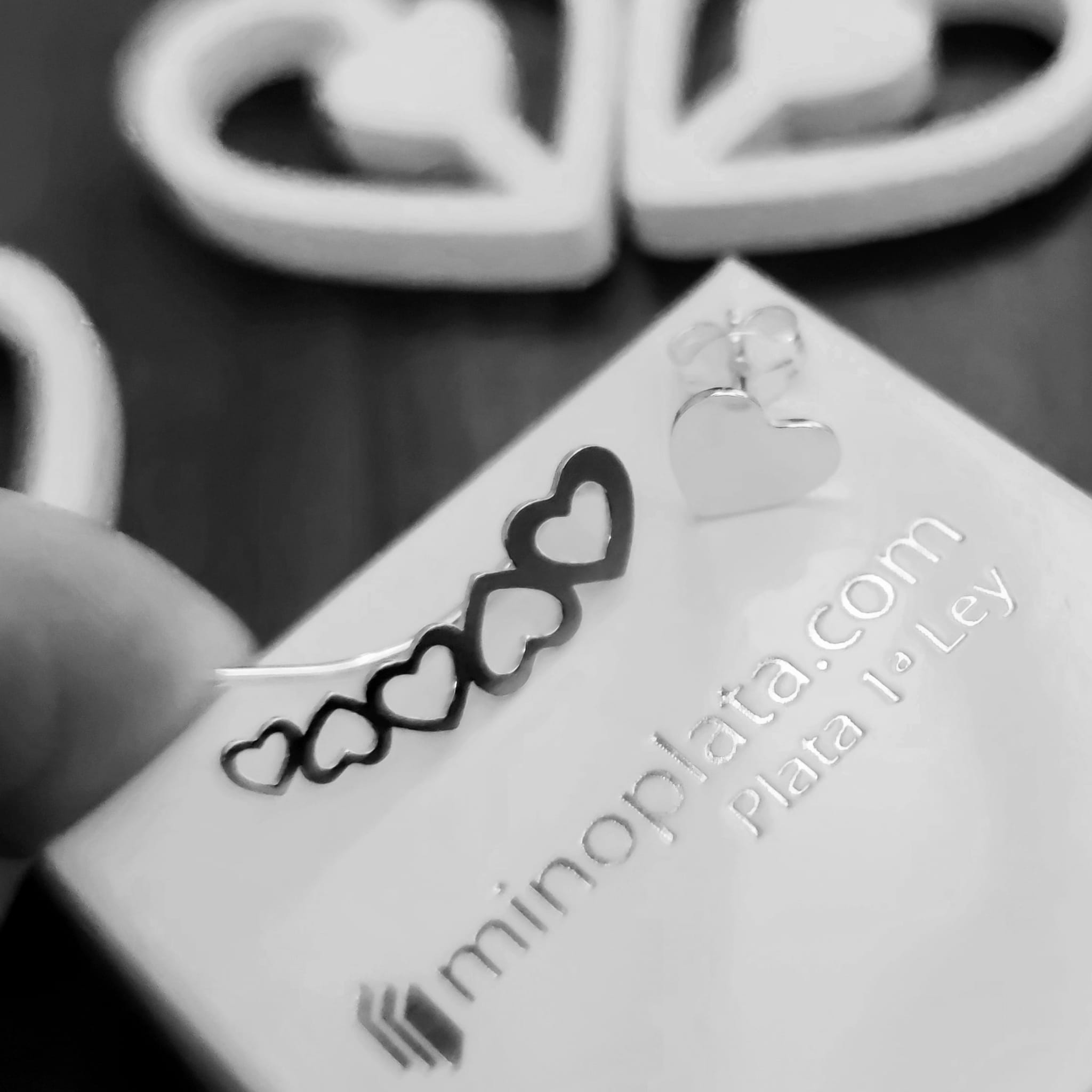 Pendientes asimétricos trepador corazones de Plata de ley 4