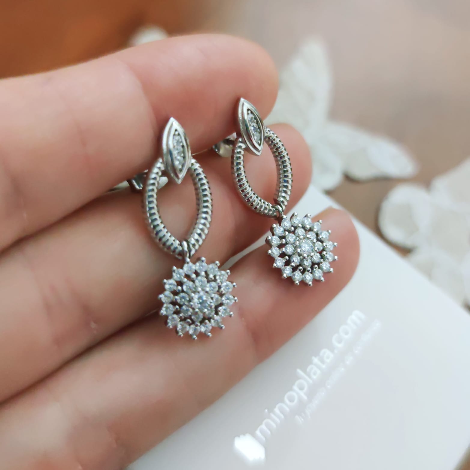 Pendientes de Plata largos flor circonitas blancas 2
