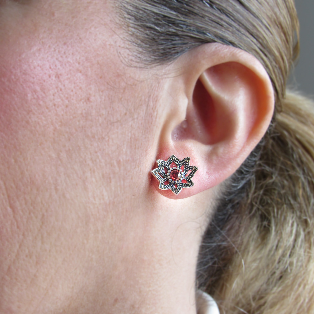 Pendientes Plata vieja con Marquesitas y Circonita roja 2