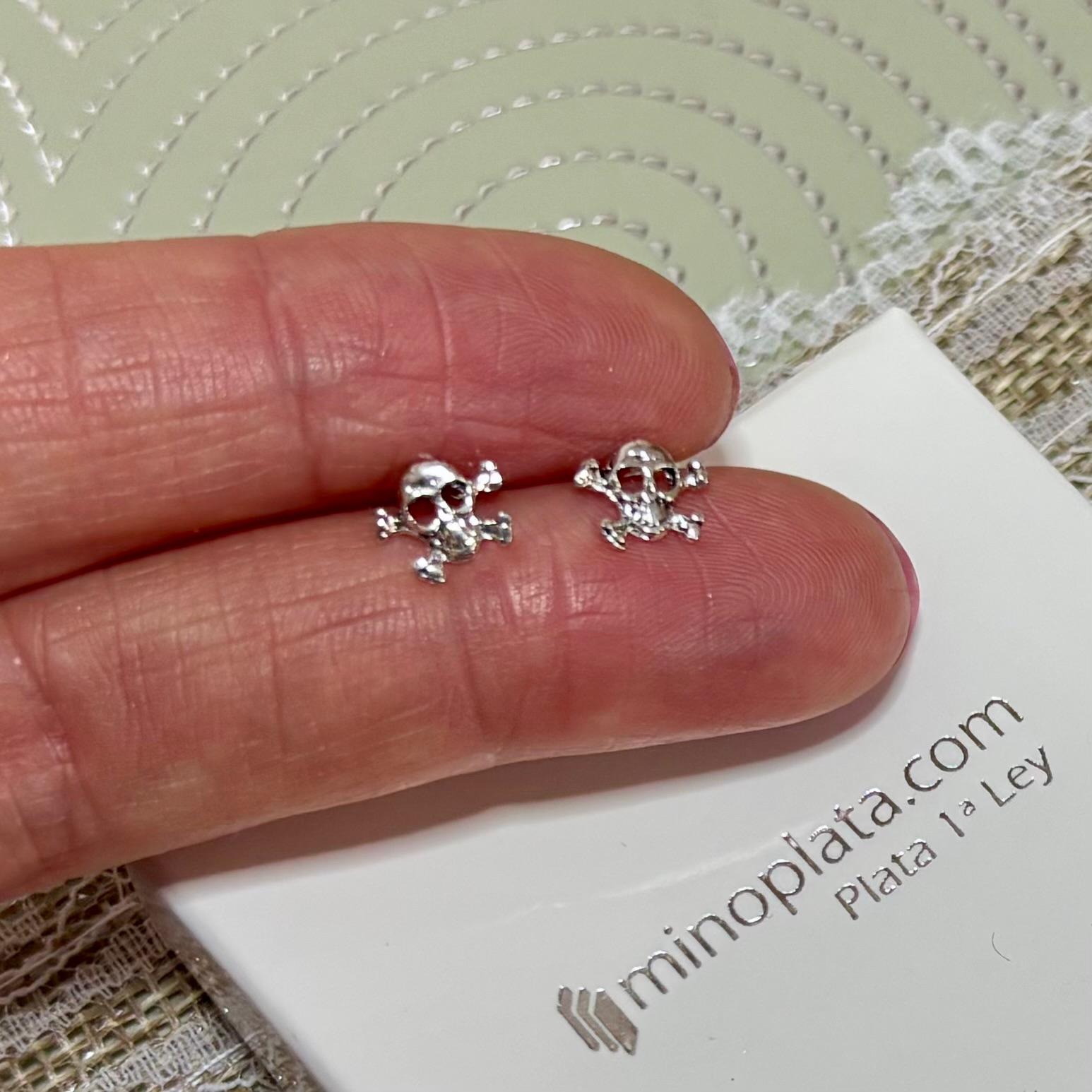 Pendientes unisex calavera de Plata de ley 925 1