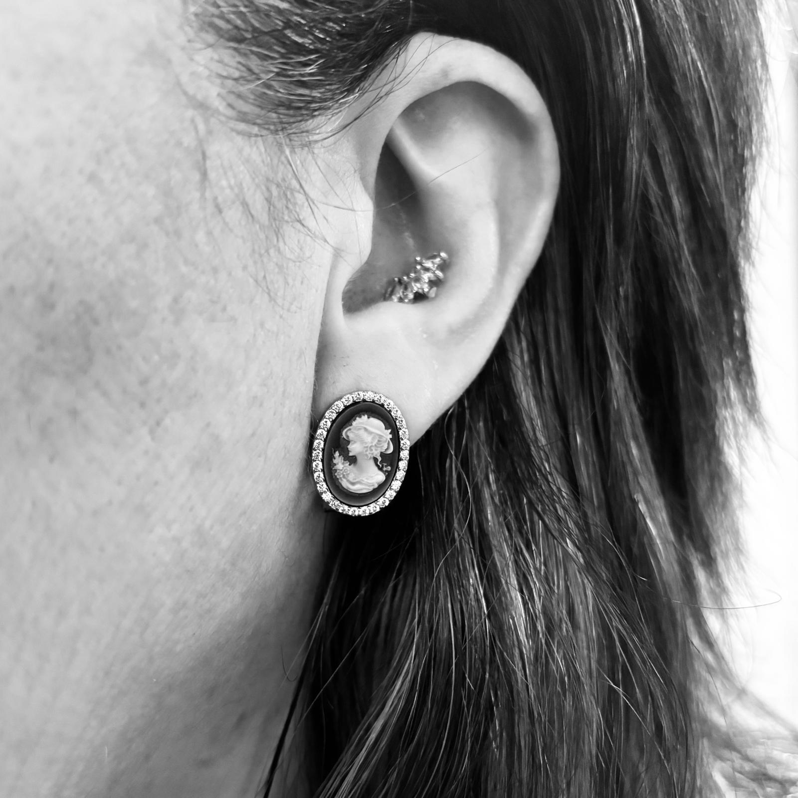 Pendientes camafeo negro de Plata y Circonitas con cierre omega 3