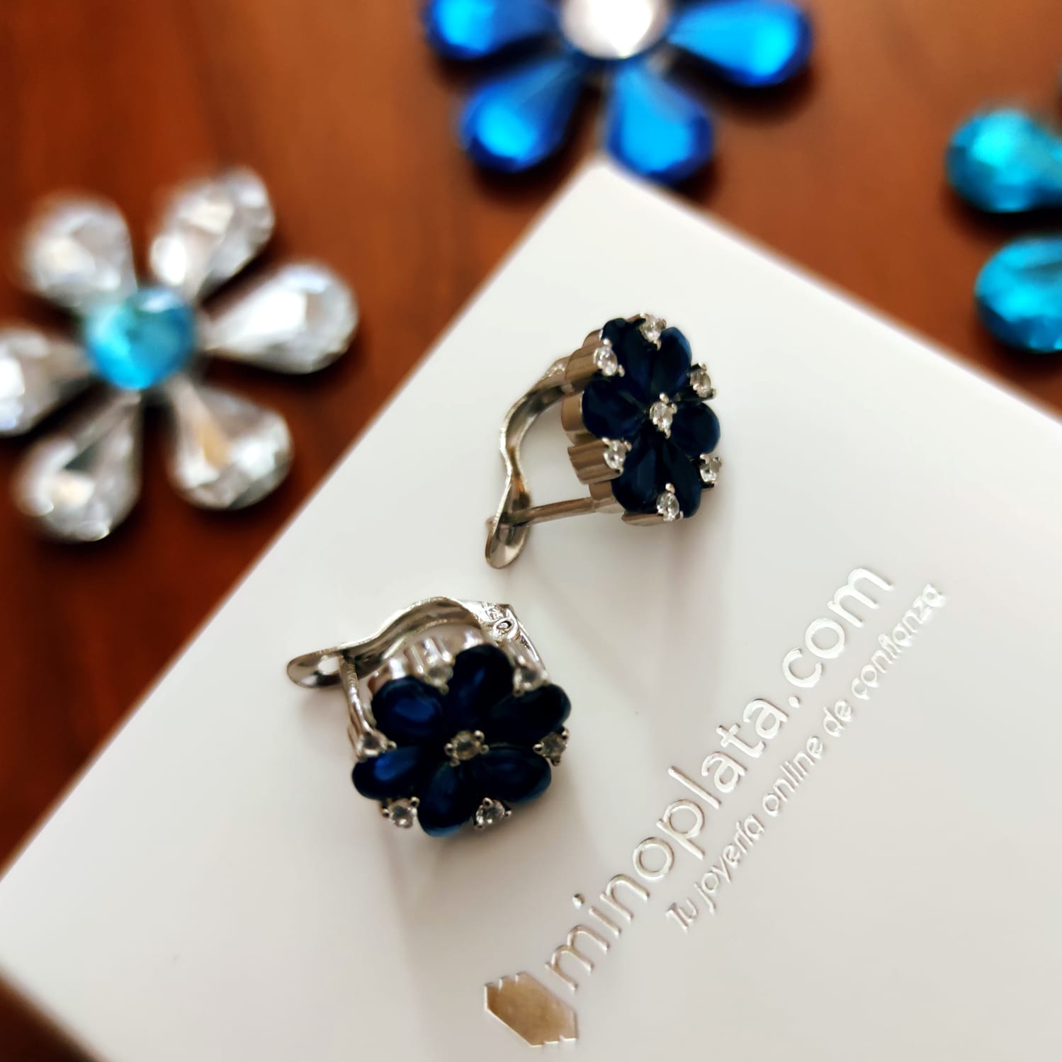 Pendientes flor de Plata con Circonitas y piedra azul cierre catalán 2