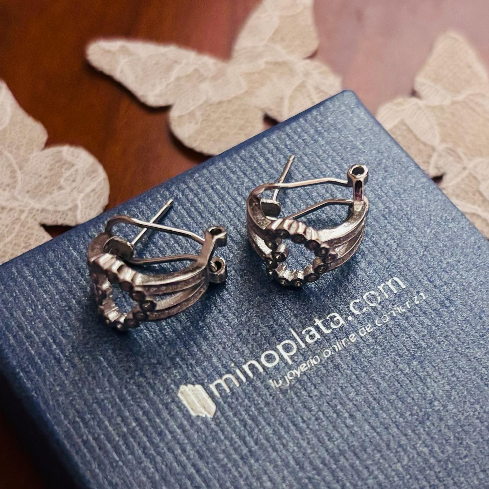 Pendientes corazón calado de Plata rodiada con Circonitas cierre omega 2