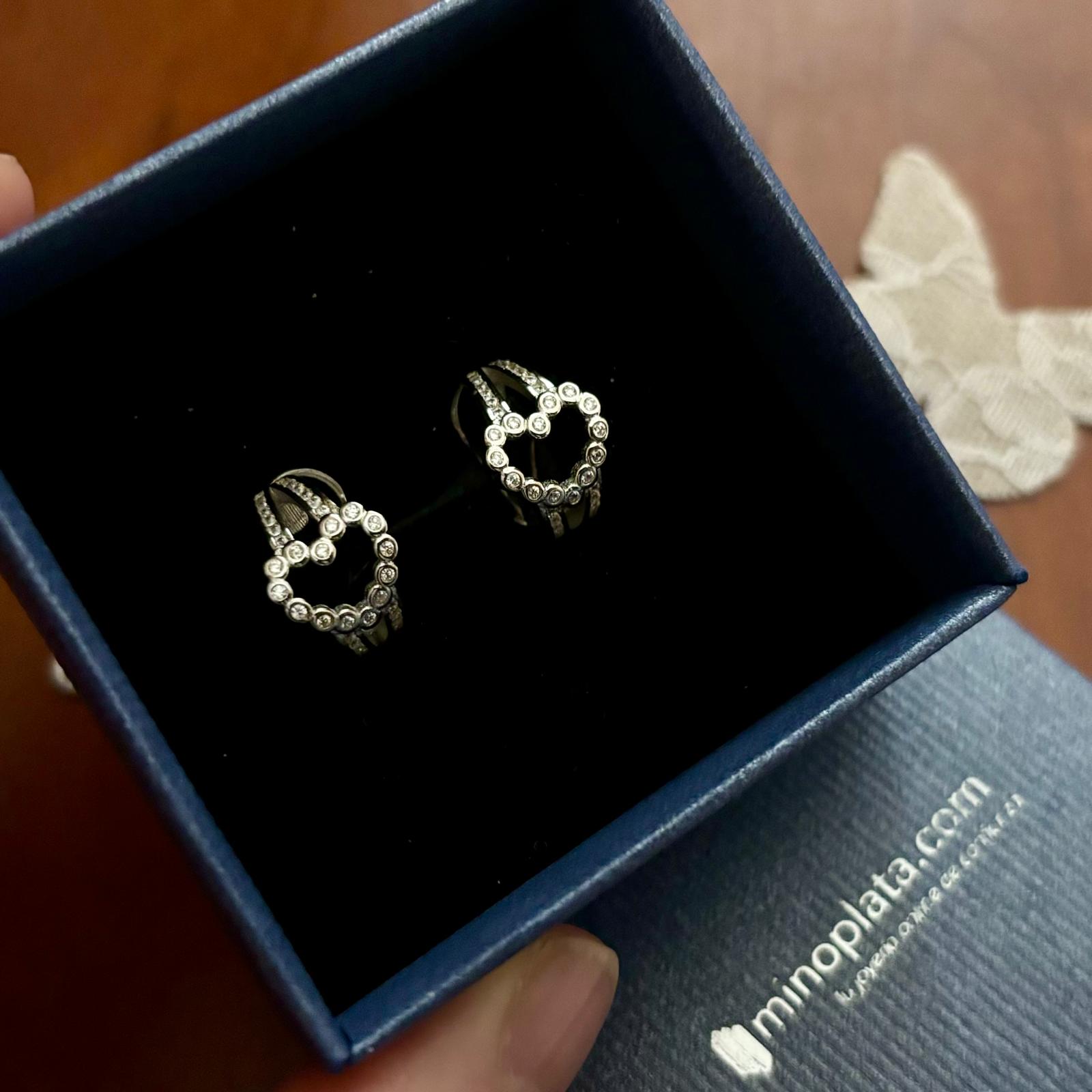 Pendientes corazón calado de Plata rodiada con Circonitas cierre omega 3
