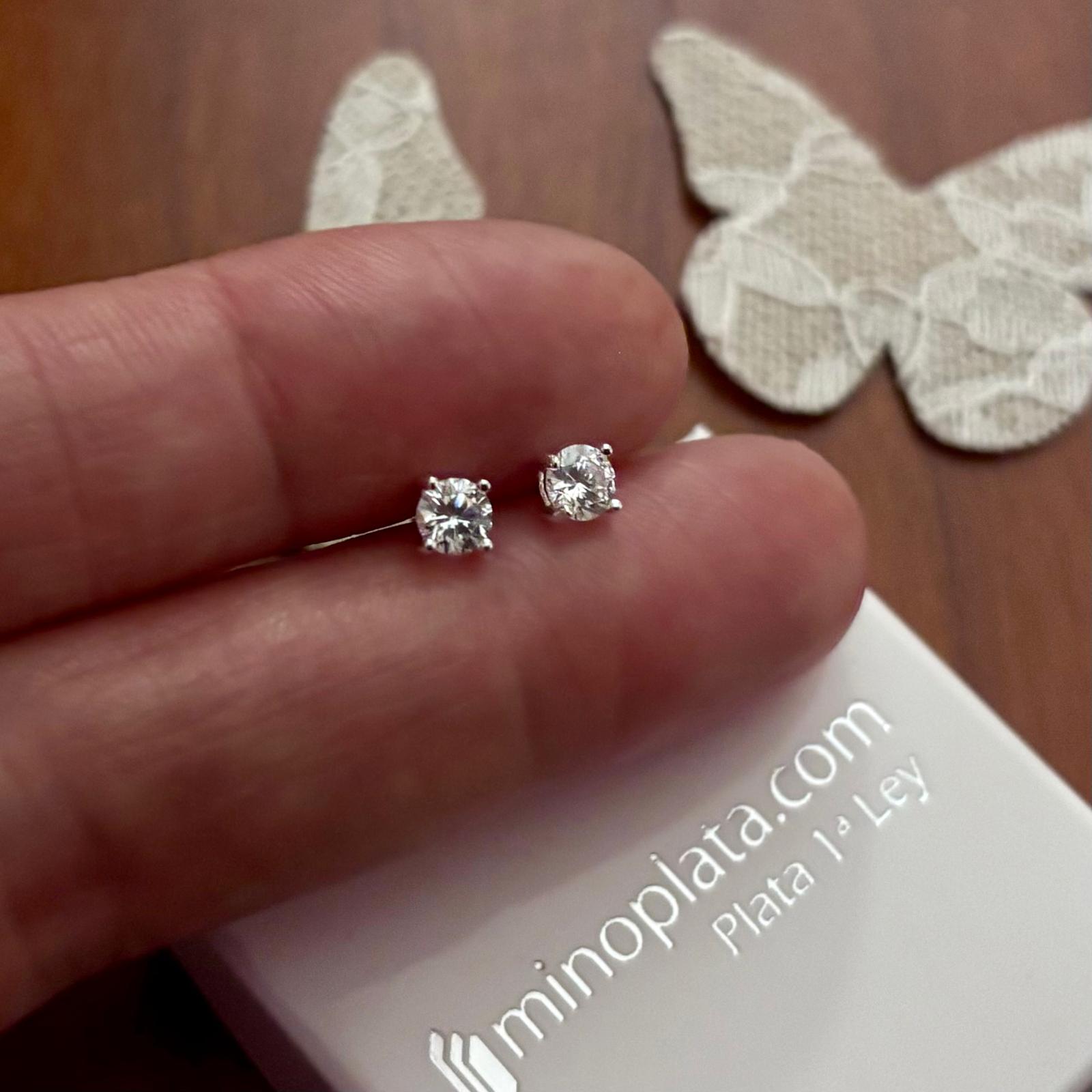 Pendientes garra 4mm de Plata rodiada con Circonita 3