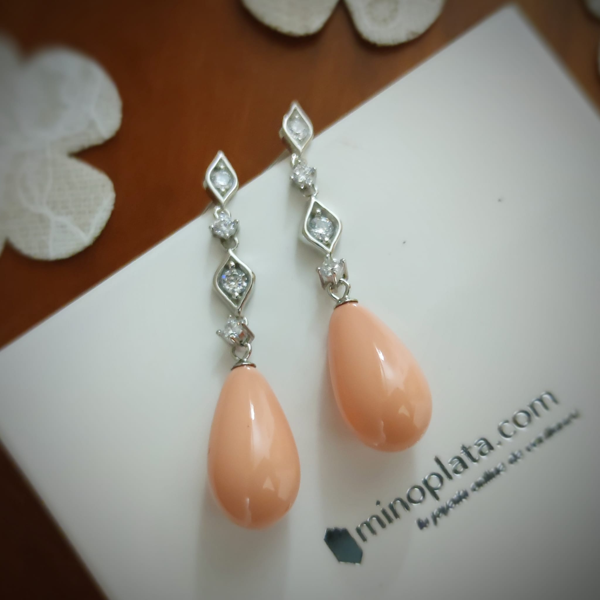 Pendientes lágrima coral en Plata de ley rodiada y Circonitas 2