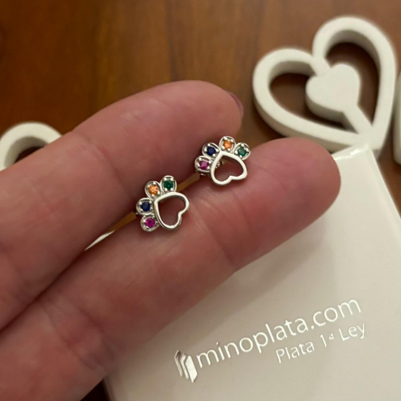 Pendientes huella de Plata de ley rodiada con piedras color 1