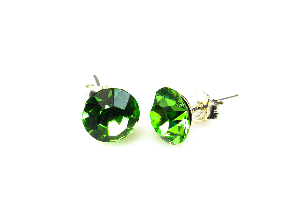 Pendientes cono en Plata y cristal Swarovski verde hierba 8 Mm.
