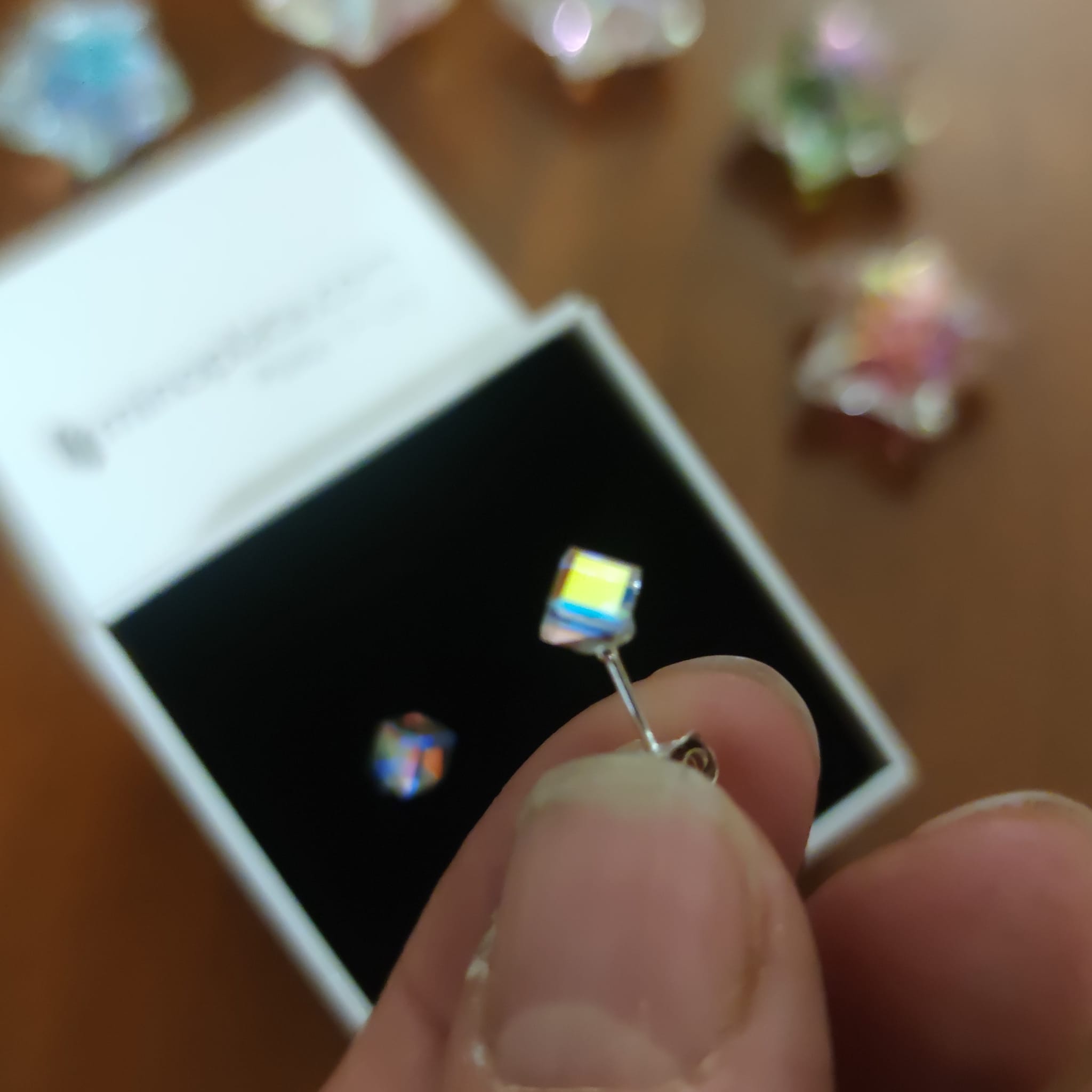 Pendientes cubo de Plata y cristal Swarovski aurora boreal 4 Mm. 2