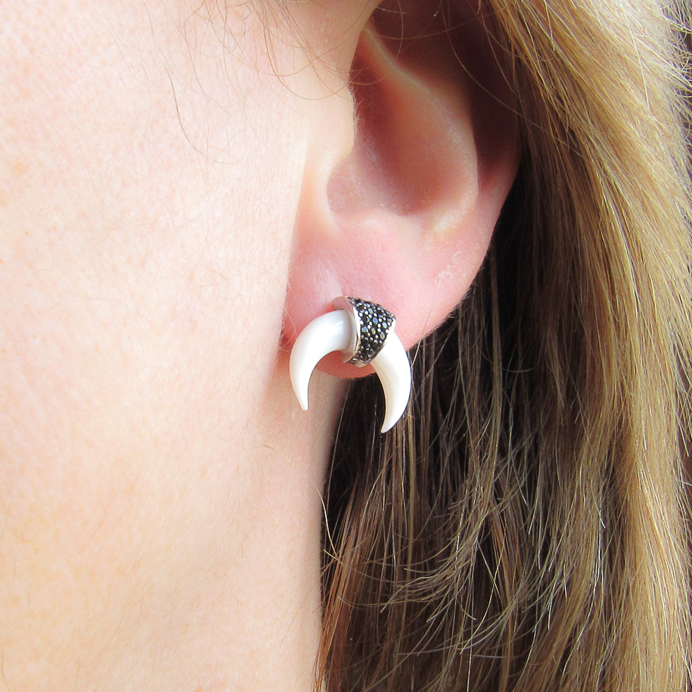 Pendientes Plata rodiada cuerno nácar blanco y Circonitas negras 1