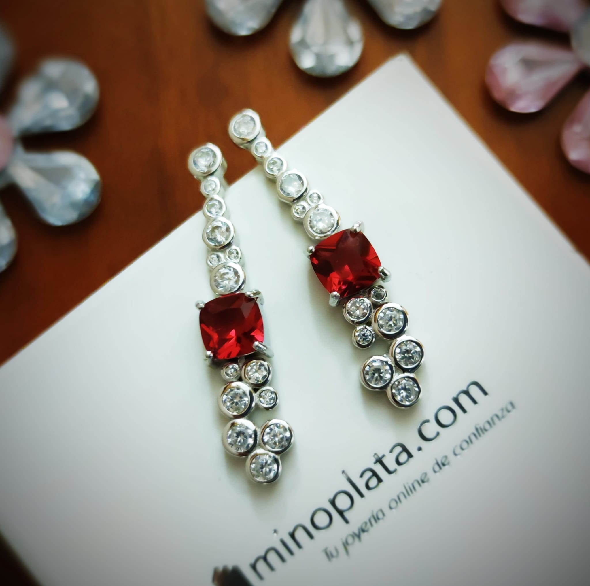 Pendientes de Plata rodiada con Circonitas blancas y rubí 2