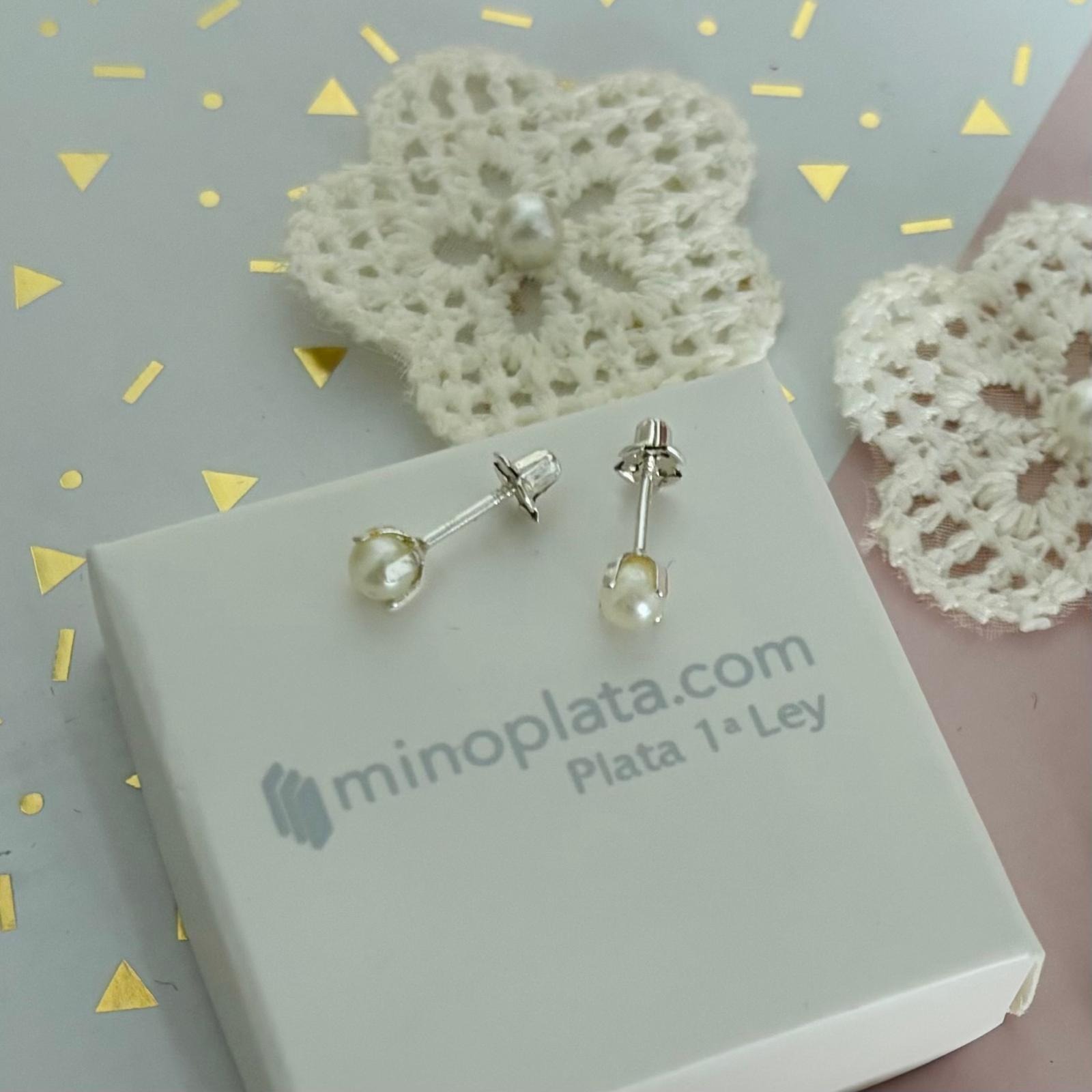 Pendientes Perla 4mm garra de Plata de ley cierre rosca 2